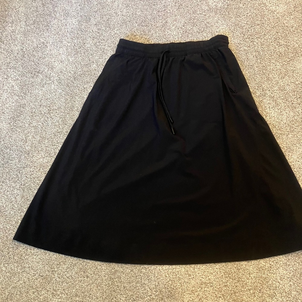 Athleta Arrival Black Midi Skirt Women 12 Drawstring Waist Zipper Pockets Travel